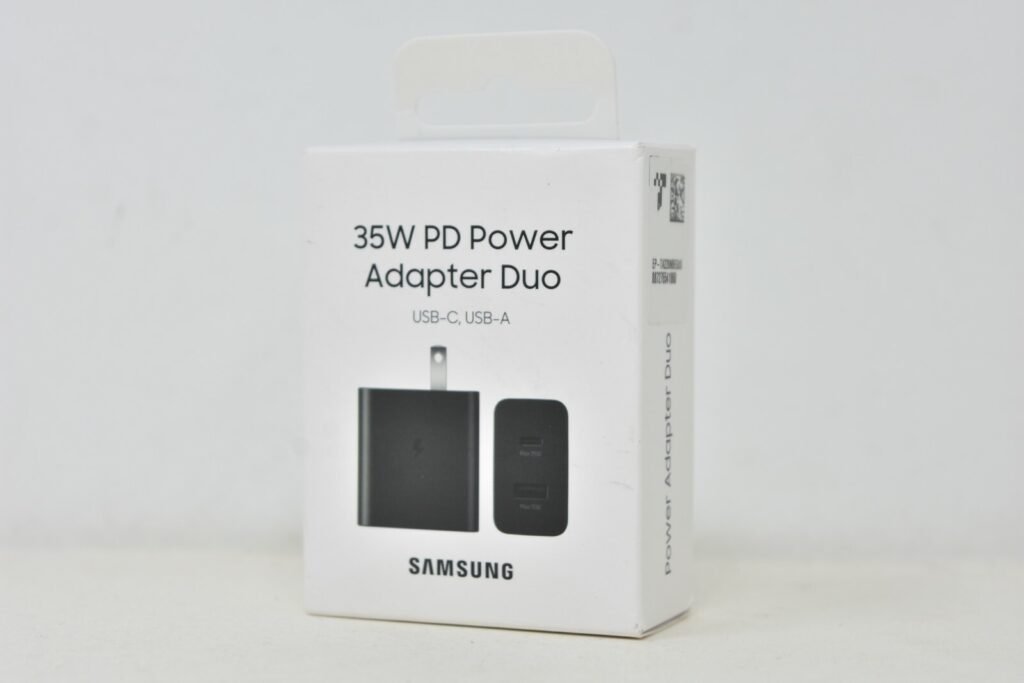 Official Samsung 35W Power Adapter Duo box in white packaging showing a black 3-pin charger with dual USB-C and USB-A ports.